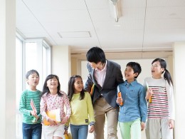 一番人気は「学校・幼稚園の先生」！小中学生のなりたい職業アンケート結果を紹介