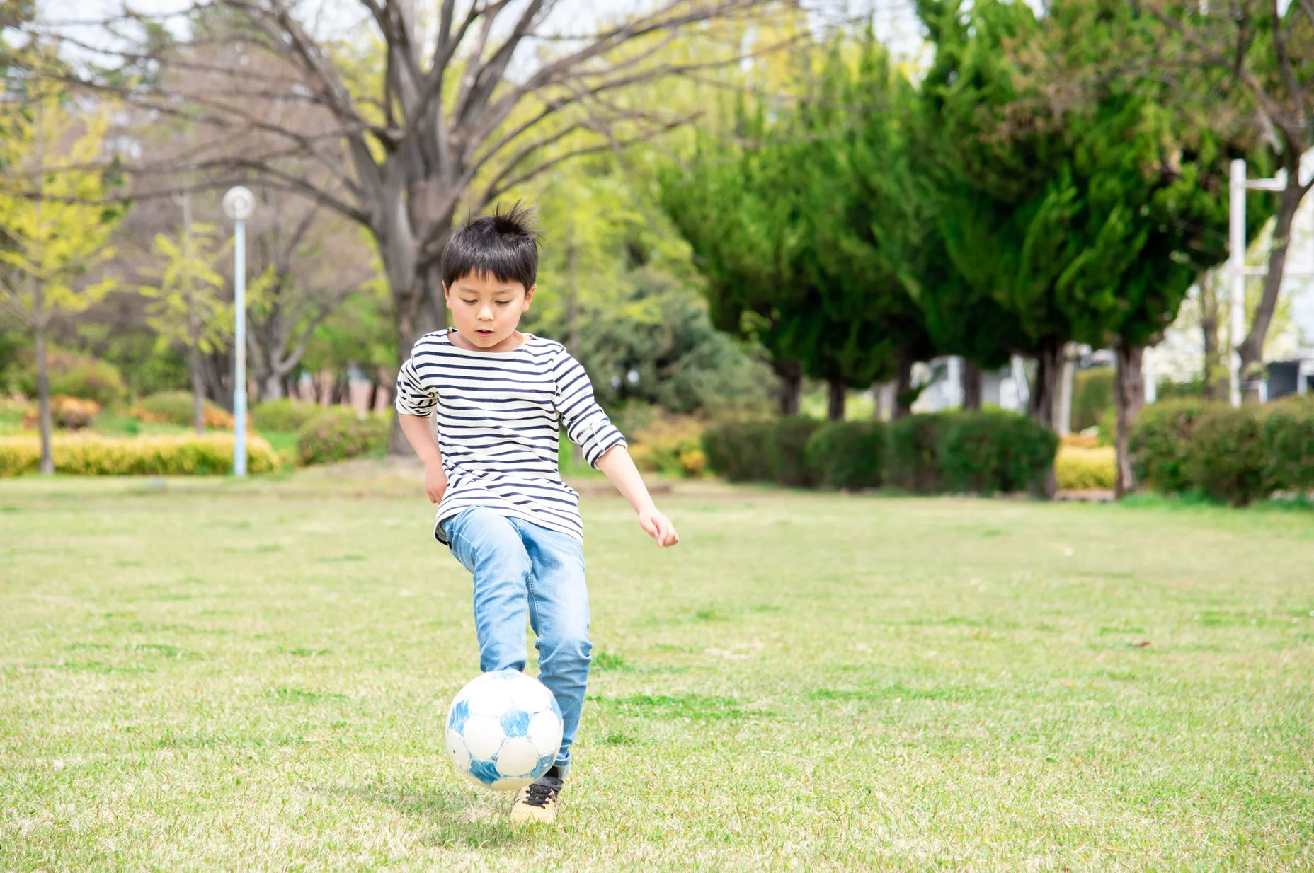 親子でできる！サッカーが上手くなる自主トレのコツは？試合で役立つ練習方法も紹介