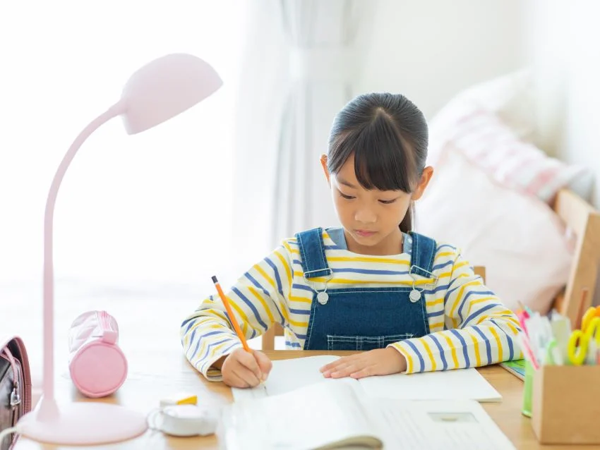 【2024年】子供用デスクライトおすすめ12選！勉強に集中できる目に優しいライトを紹介