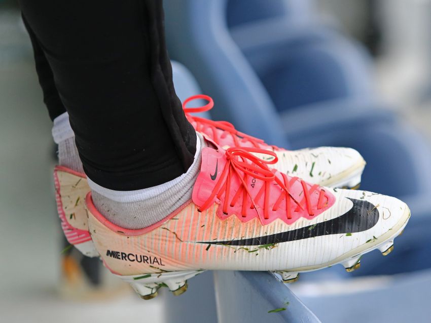 NIKEマーキュリアルのスパイクを履いている子
