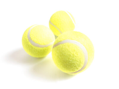 黄色いテニスボール3つ