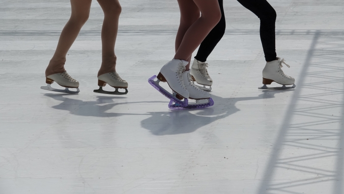 スケートの練習をする足元