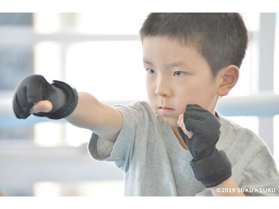 大橋ボクシングジムボクシングの構えをする男の子