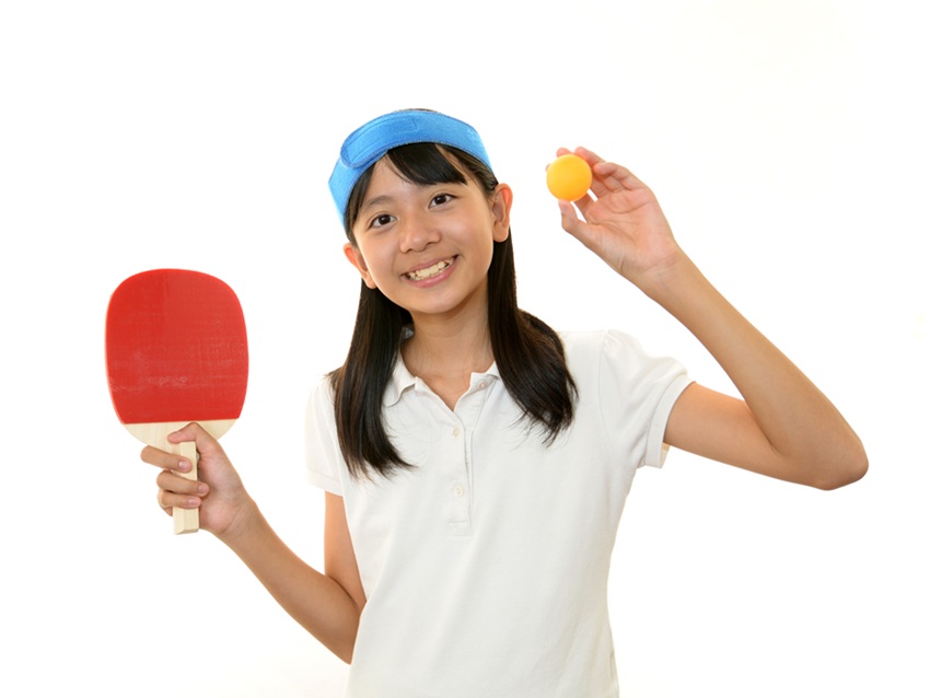 卓球を楽しむ女の子