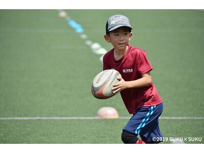 横浜ラグビースクール練習する男の子