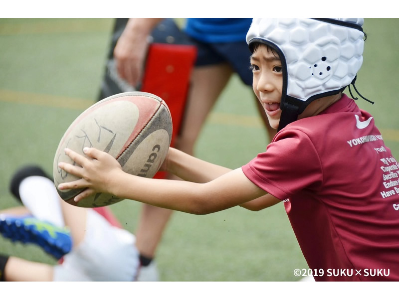 横浜ラグビースクール練習する男の子