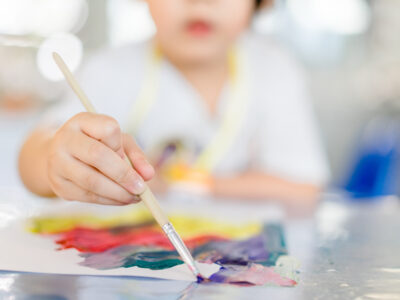 子どもに絵画教室を習わせるメリットは？教室選びのポイントや月謝も調査！