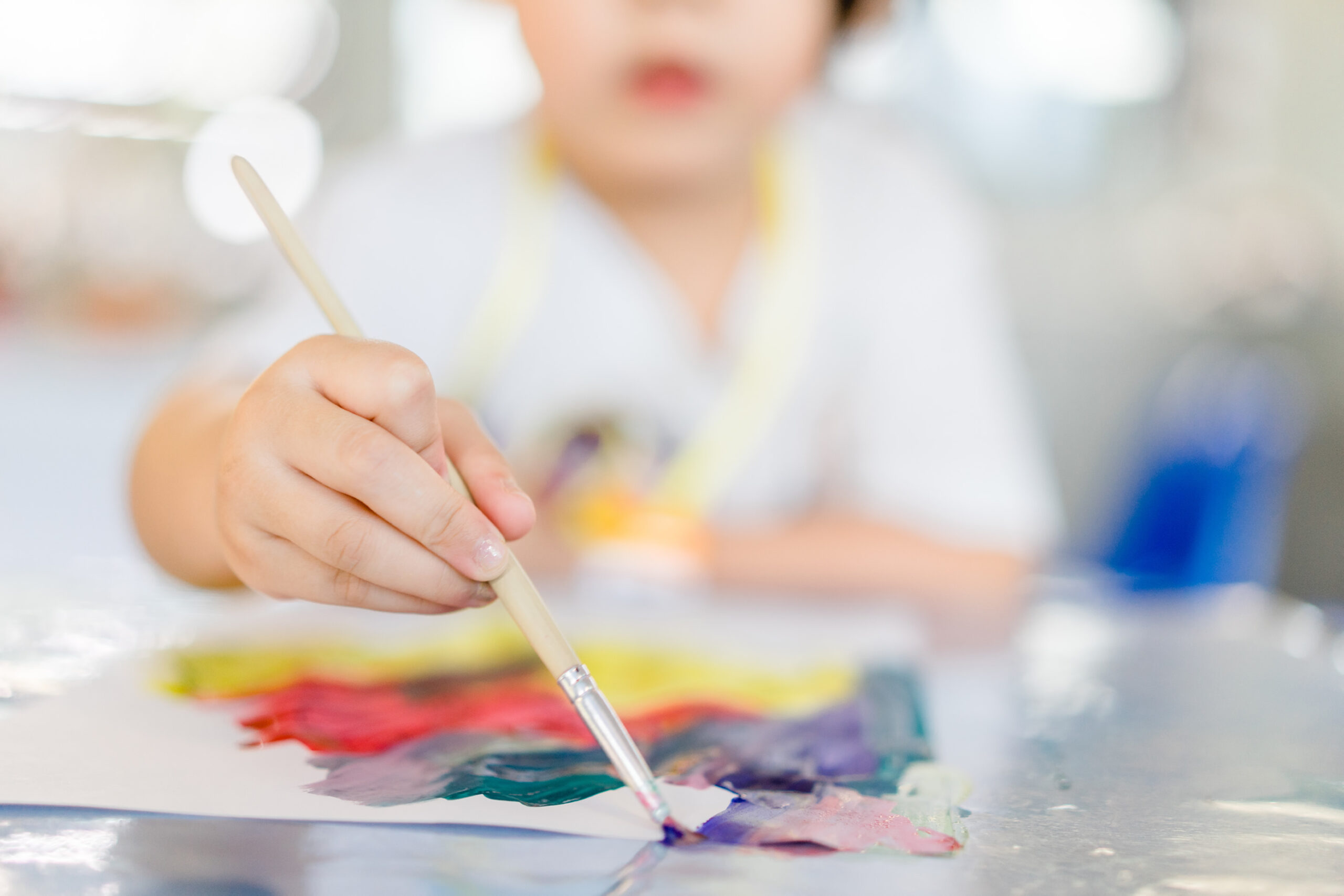 子どもに絵画教室を習わせるメリットは？教室選びのポイントや月謝も調査！