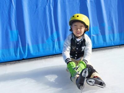 アイススケート初心者必見！親子で楽しく滑れるようになるコツを解説【基本の姿勢～ターンまで】