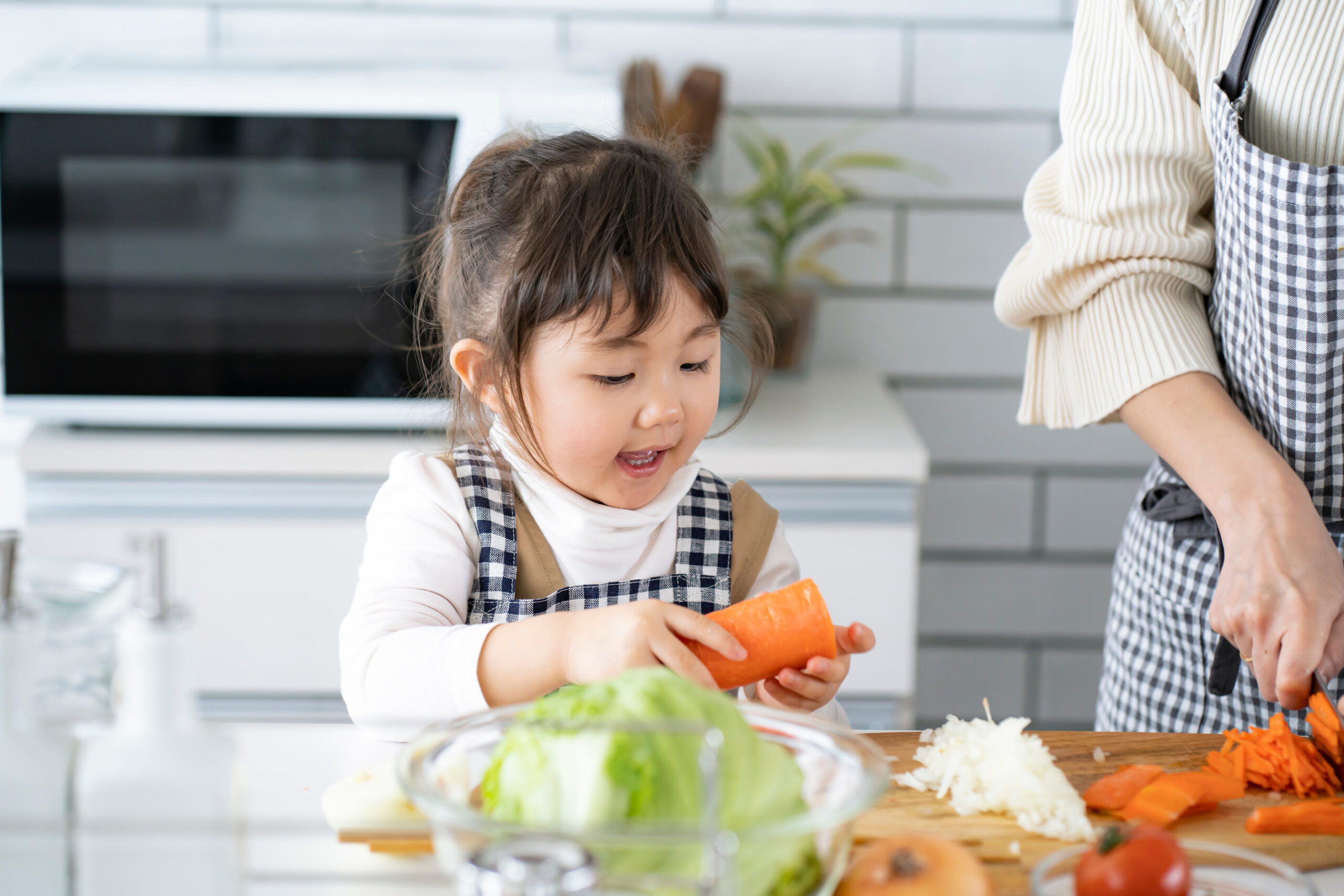 料理のお手伝いは2歳からできる！モンテッソーリ講師から学ぶ「一緒に楽しむコツ」と子どもへの効果