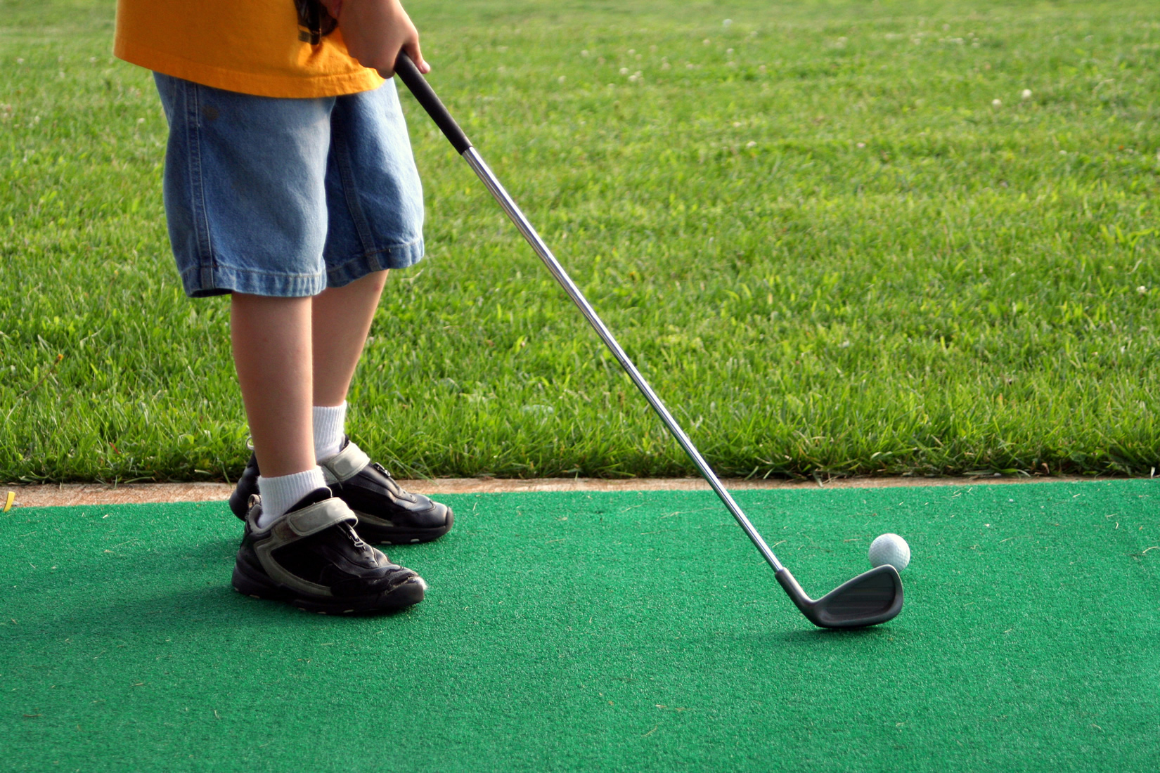 【ゴルフ教室】がもたらす子どもへの効果は？習うメリットや気になる費用、必要な道具などをまとめて解説！