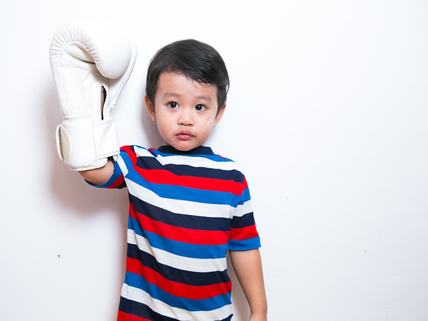 ボクシングをする子ども