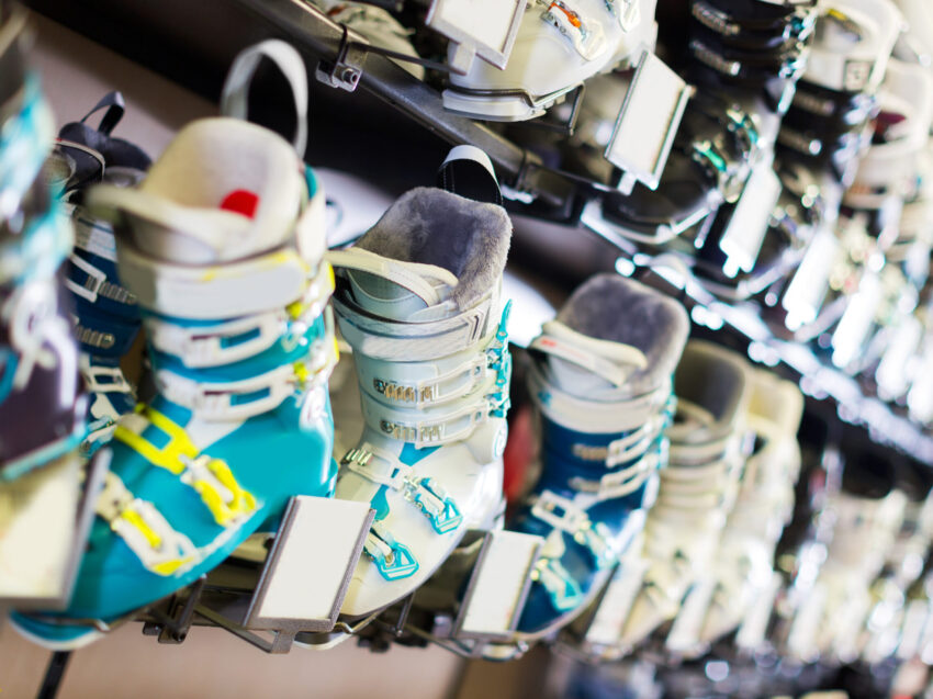 スノーボードブーツ売り場の様子