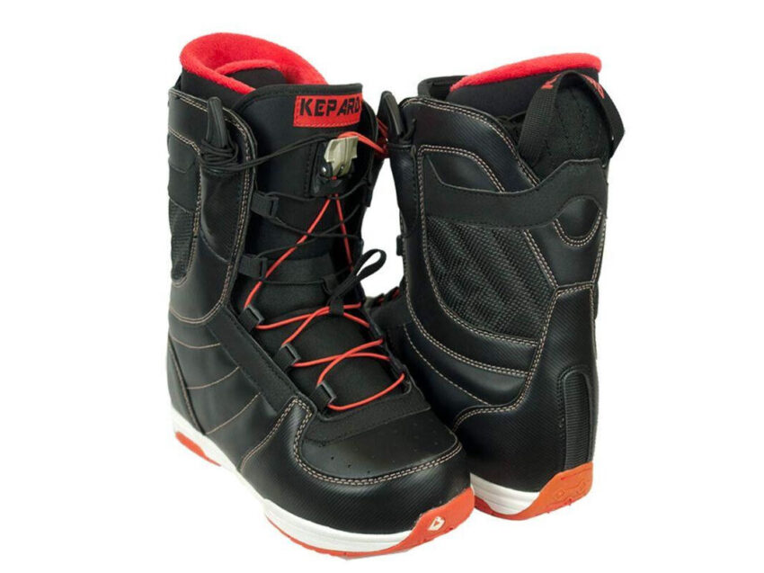 クイックレースタイプのスノーボードブーツ