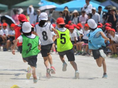 小学生の運動会でのリレー