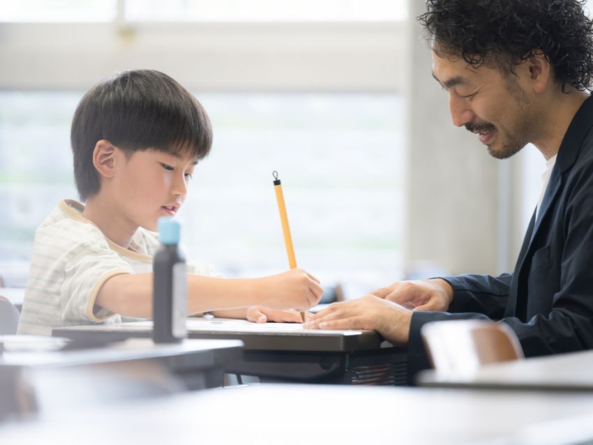 書道教室に通う子供