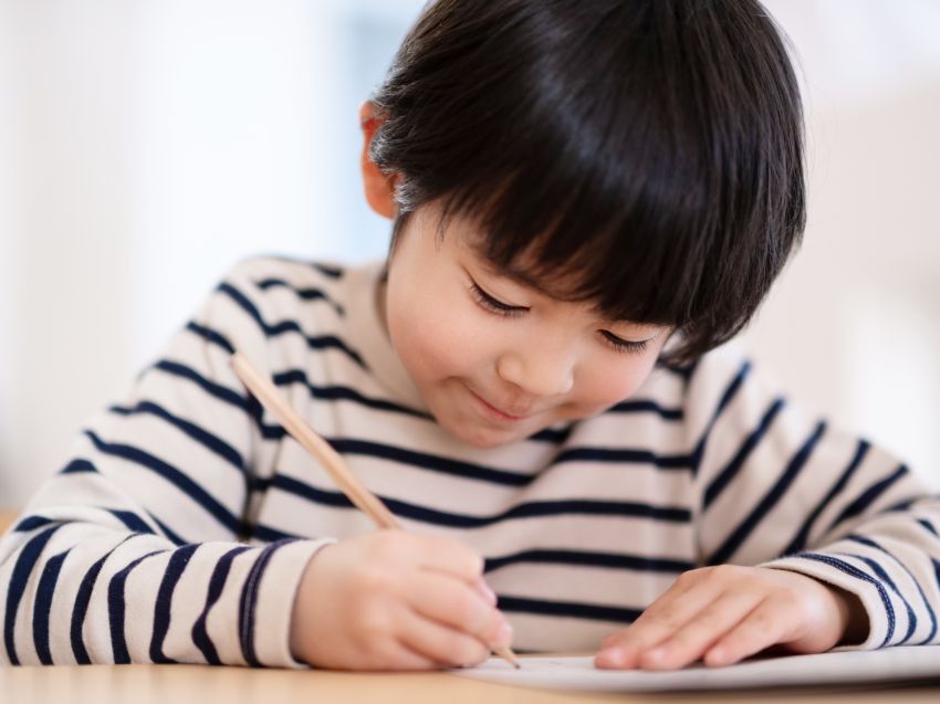 勉強する子供の様子