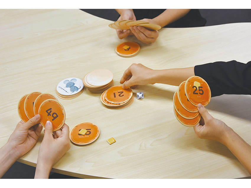 九九パンケーキで遊んでいる様子