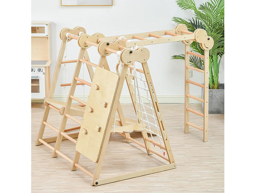 木製の室内用ジャングルジム