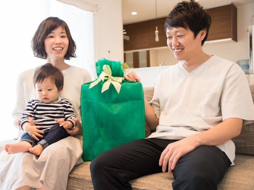赤ちゃん、夫婦、プレゼント