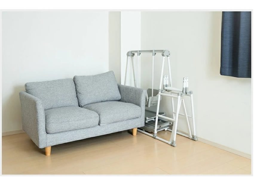 折りたたんである室内用ジャングルジム