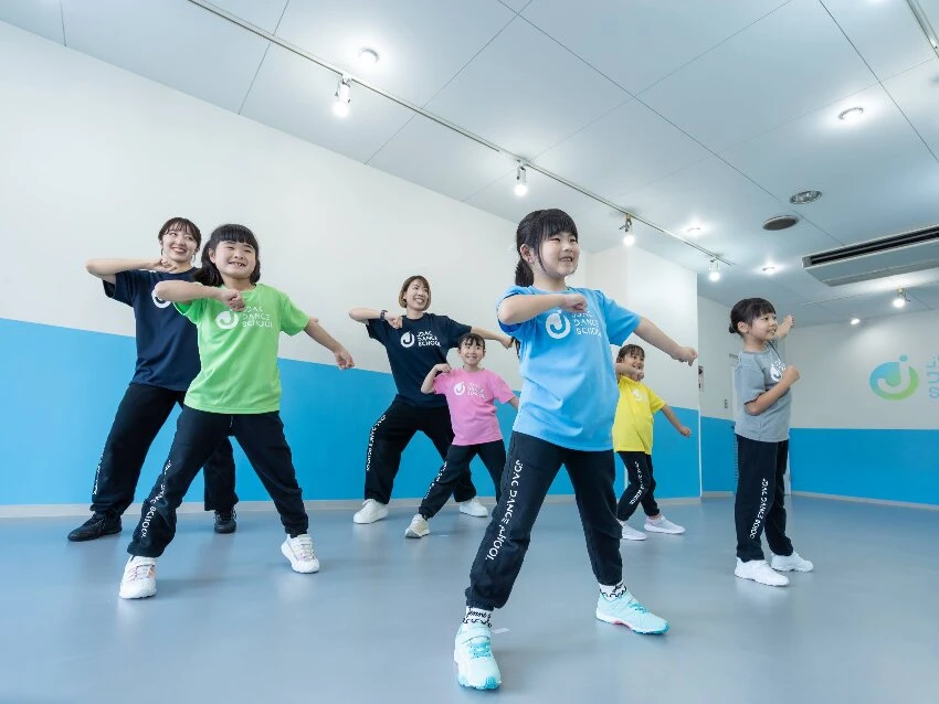 JDACダンススクールスポーツオアシスもりのみやキューズモール校の幼児＆低学年（年少～小1目安）