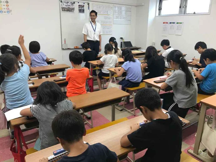 チャレンジそろばん筑後教室の雰囲気がわかる写真