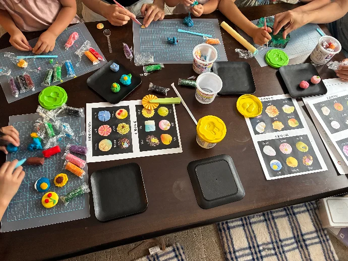 こども色彩知育教室の雰囲気がわかる写真