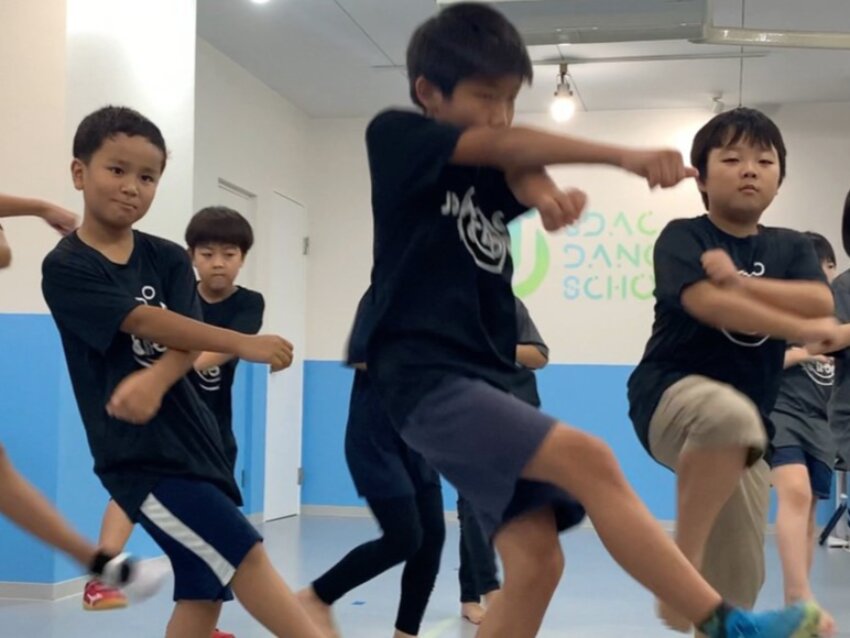 JDACダンススクールグンゼスポーツ京都八幡校の小学生（小2～小6目安）