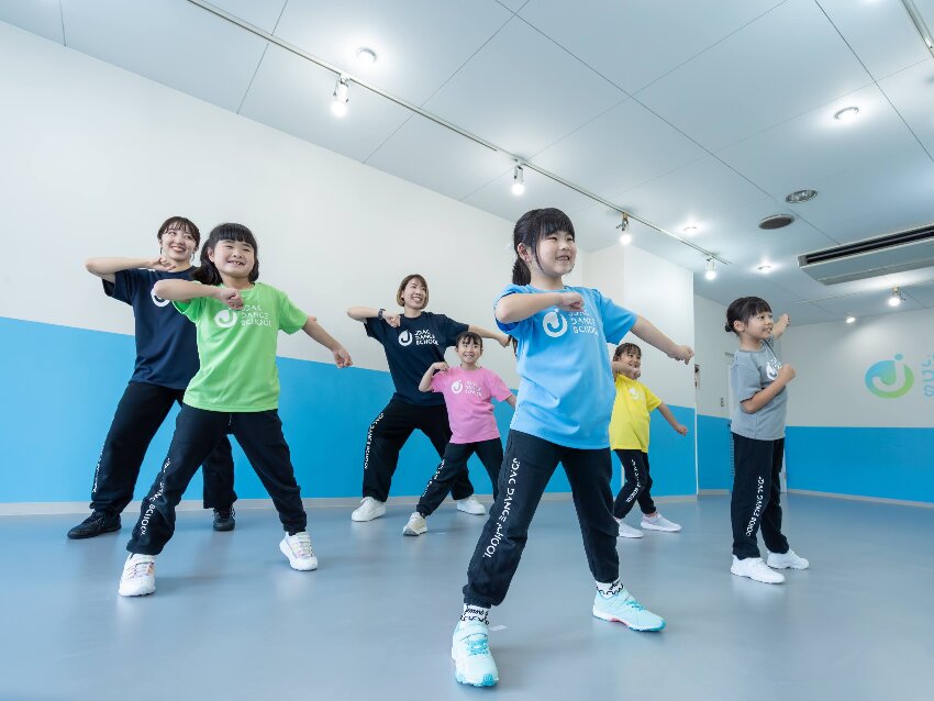 JDACダンススクールグンゼスポーツつかしん校の幼児＆低学年（年少～小1目安）