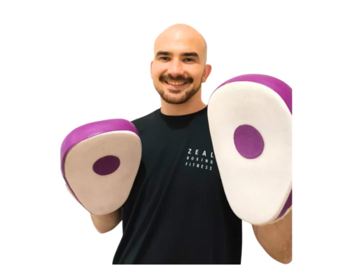 ENGLISH FIGHT by ZEAL 薬院大通店の先生紹介