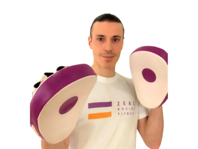 ENGLISH FIGHT by ZEAL 薬院大通店の先生紹介