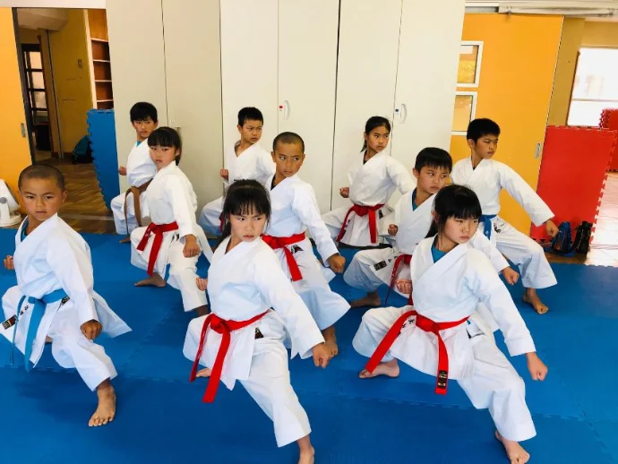 糸東流修交会空手道 飛翔舘学園支部の雰囲気がわかる写真