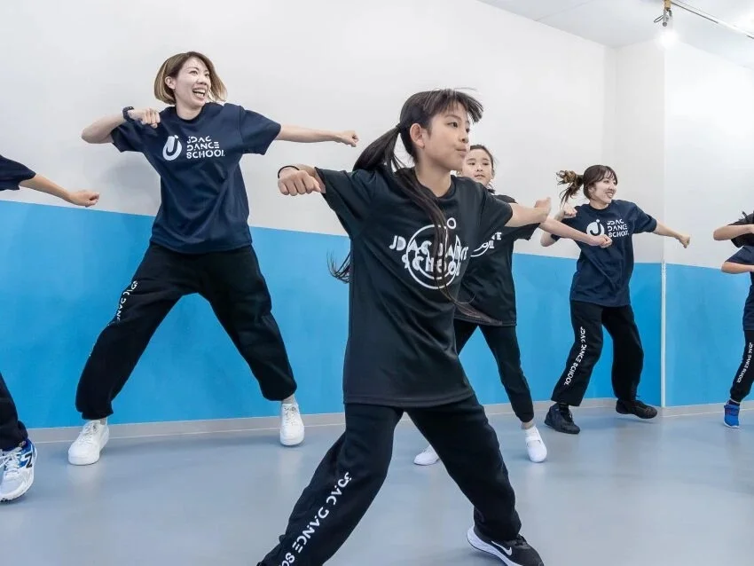 JDACダンススクール枚方市駅前校 のバラエティクラス（小3〜中学生目安）